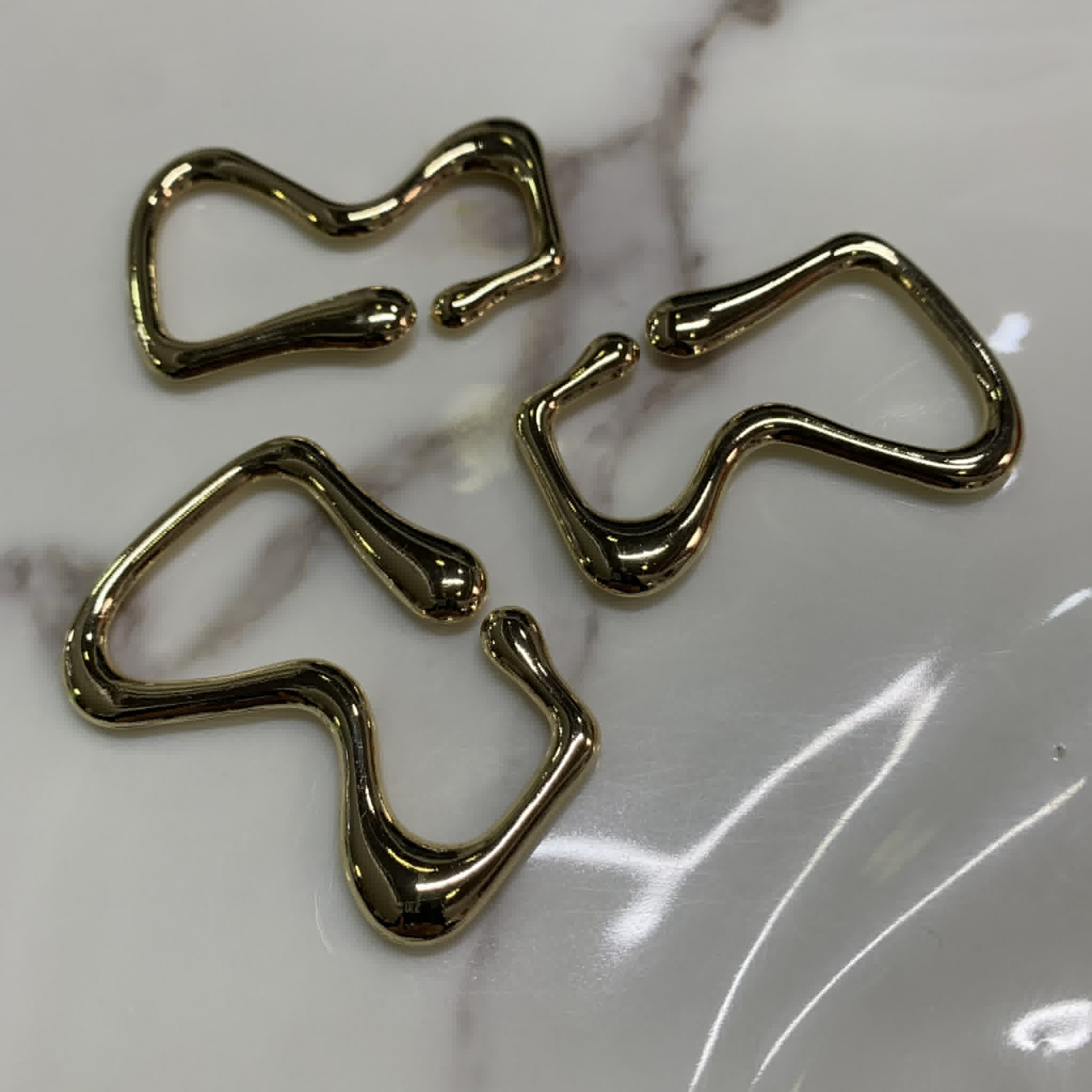 A0408 HERRAJE IRREGULAR